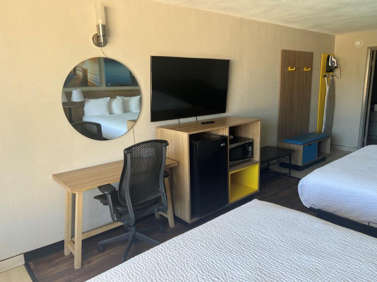 Days Inn By Wyndham St. Petersburg Central Esterno foto