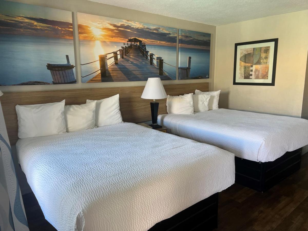 Days Inn By Wyndham St. Petersburg Central Esterno foto