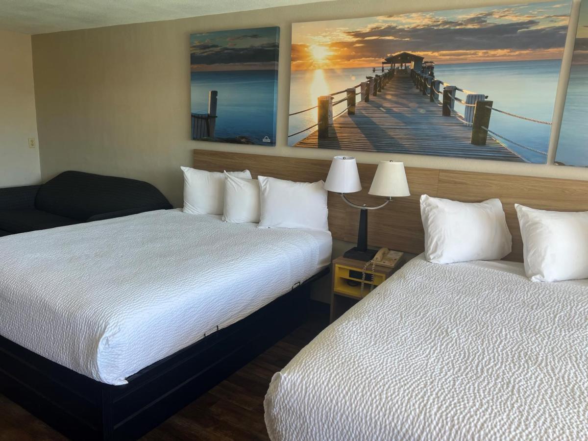 Days Inn By Wyndham St. Petersburg Central Esterno foto