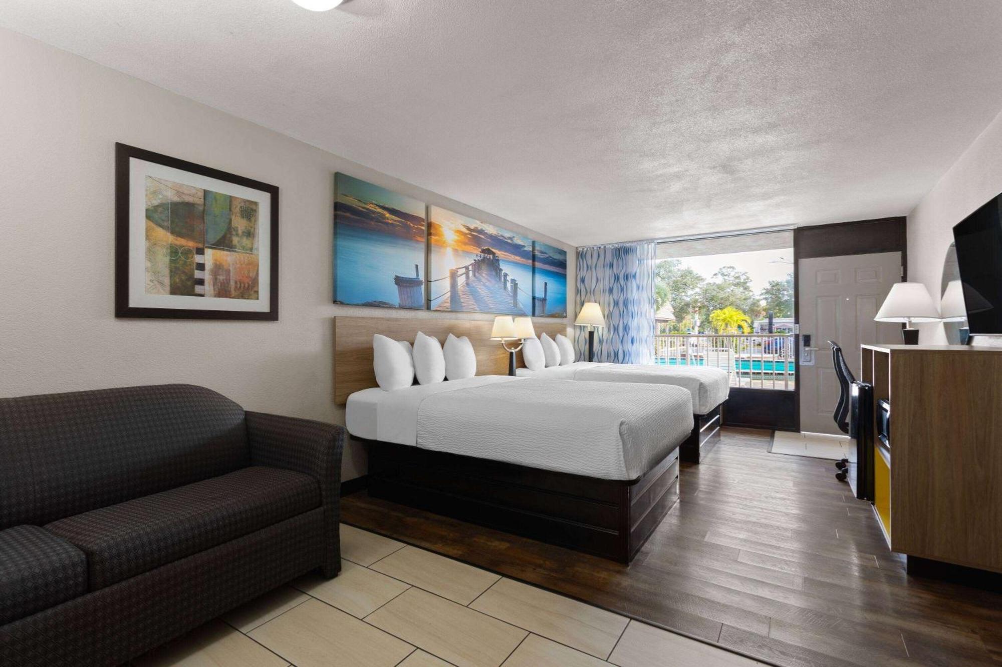 Days Inn By Wyndham St. Petersburg Central Esterno foto